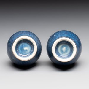 A pair of Chinese blue-glazed 'Hatcher Cargo' bottle vases with incised dragons, Transitional period — photo 5