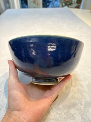 A pair of Chinese blue-glazed 'Hatcher Cargo' bowls with incised dragons, Transitional period — foto 11