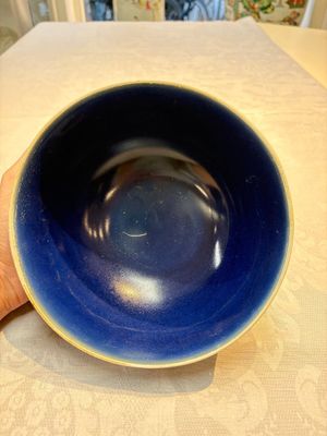 A pair of Chinese blue-glazed 'Hatcher Cargo' bowls with incised dragons, Transitional period — foto 13