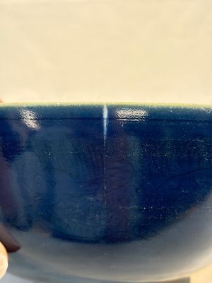 A pair of Chinese blue-glazed 'Hatcher Cargo' bowls with incised dragons, Transitional period — foto 14