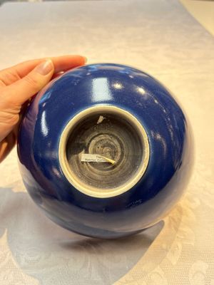 A pair of Chinese blue-glazed 'Hatcher Cargo' bowls with incised dragons, Transitional period — foto 15