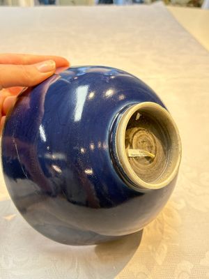 A pair of Chinese blue-glazed 'Hatcher Cargo' bowls with incised dragons, Transitional period — foto 16