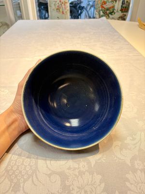 A pair of Chinese blue-glazed 'Hatcher Cargo' bowls with incised dragons, Transitional period — foto 5