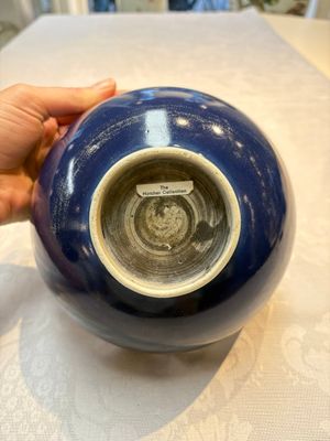 A pair of Chinese blue-glazed 'Hatcher Cargo' bowls with incised dragons, Transitional period — foto 6