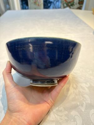 A pair of Chinese blue-glazed 'Hatcher Cargo' bowls with incised dragons, Transitional period — foto 10