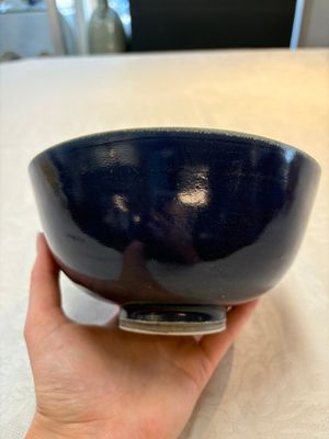 A pair of Chinese blue-glazed 'Hatcher Cargo' bowls with incised dragons, Transitional period — photo 1
