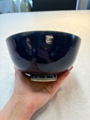 A pair of Chinese blue-glazed 'Hatcher Cargo' bowls with incised dragons, Transitional period — photo 2