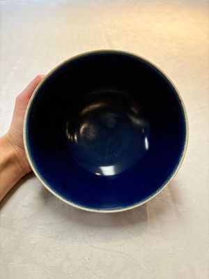 A pair of Chinese blue-glazed 'Hatcher Cargo' bowls with incised dragons, Transitional period — photo 5