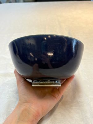 A pair of Chinese blue-glazed 'Hatcher Cargo' bowls with incised dragons, Transitional period — photo 8