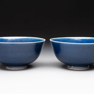 A pair of Chinese blue-glazed 'Hatcher Cargo' bowls with incised dragons, Transitional period — photo 2