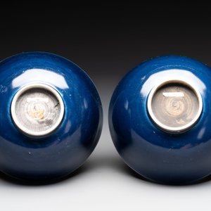 A pair of Chinese blue-glazed 'Hatcher Cargo' bowls with incised dragons, Transitional period — photo 5