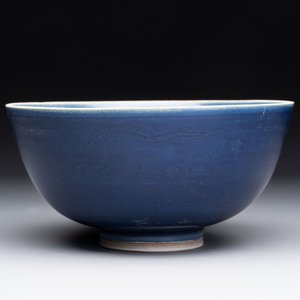 A pair of Chinese blue-glazed 'Hatcher Cargo' shipwreck bowls with incised dragons, Transitional period — 照片 11