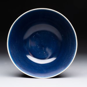 A pair of Chinese blue-glazed 'Hatcher Cargo' shipwreck bowls with incised dragons, Transitional period — 照片 12