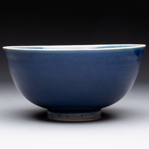 A pair of Chinese blue-glazed 'Hatcher Cargo' shipwreck bowls with incised dragons, Transitional period — 照片 5