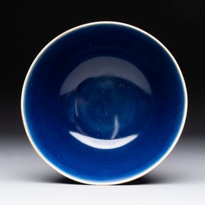 A pair of Chinese blue-glazed 'Hatcher Cargo' shipwreck bowls with incised dragons, Transitional period — 照片 6