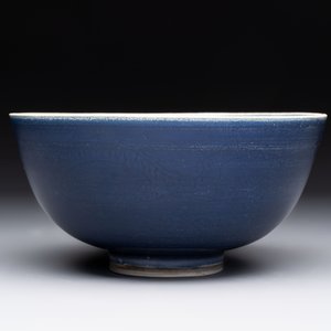 A pair of Chinese blue-glazed 'Hatcher Cargo' shipwreck bowls with incised dragons, Transitional period — 照片 9
