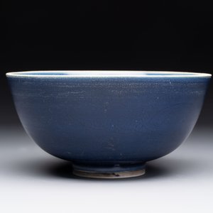 A pair of Chinese blue-glazed 'Hatcher Cargo' shipwreck bowls with incised dragons, Transitional period — 照片 10