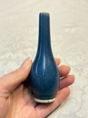 A pair of Chinese blue-glazed 'Hatcher Cargo' vases with incised dragons and a stem cup, Transitional period — photo 12
