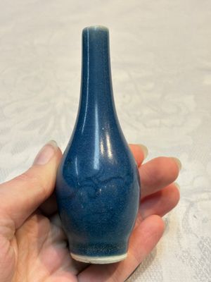 A pair of Chinese blue-glazed 'Hatcher Cargo' vases with incised dragons and a stem cup, Transitional period — photo 19