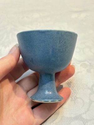A pair of Chinese blue-glazed 'Hatcher Cargo' vases with incised dragons and a stem cup, Transitional period — photo 3