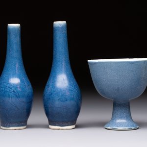 A pair of Chinese blue-glazed 'Hatcher Cargo' vases with incised dragons and a stem cup, Transitional period — photo 3