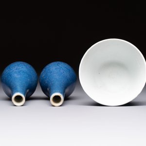 A pair of Chinese blue-glazed 'Hatcher Cargo' vases with incised dragons and a stem cup, Transitional period — photo 6
