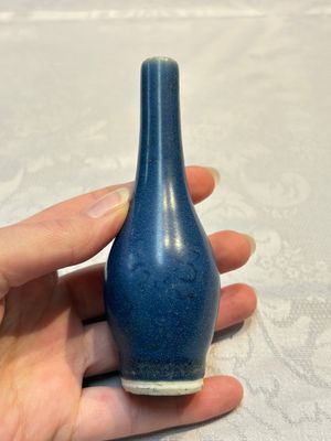 A pair of Chinese blue-glazed 'Hatcher Cargo' vases with incised dragons, Transitional period — foto 1