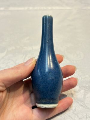 A pair of Chinese blue-glazed 'Hatcher Cargo' vases with incised dragons, Transitional period — foto 2