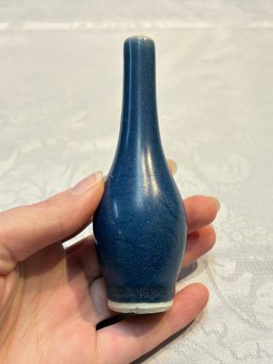 A pair of Chinese blue-glazed 'Hatcher Cargo' vases with incised dragons, Transitional period — foto 3