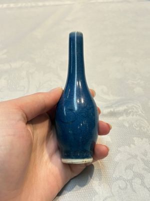 A pair of Chinese blue-glazed 'Hatcher Cargo' vases with incised dragons, Transitional period — foto 8