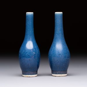 A pair of Chinese blue-glazed 'Hatcher Cargo' vases with incised dragons, Transitional period — foto 4