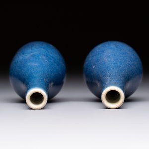 A pair of Chinese blue-glazed 'Hatcher Cargo' vases with incised dragons, Transitional period — foto 5