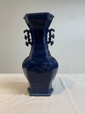 A pair of Chinese blue-glazed vases with handles, Qianlong — photo 11