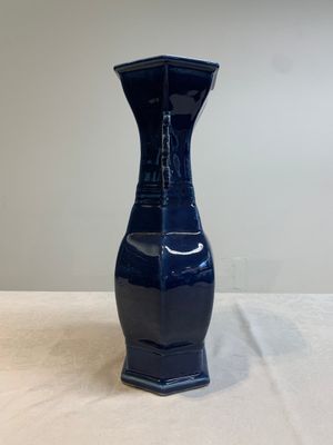 A pair of Chinese blue-glazed vases with handles, Qianlong — photo 12
