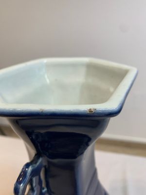 A pair of Chinese blue-glazed vases with handles, Qianlong — photo 14