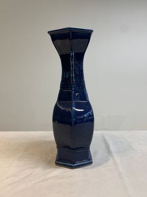 A pair of Chinese blue-glazed vases with handles, Qianlong — photo 10