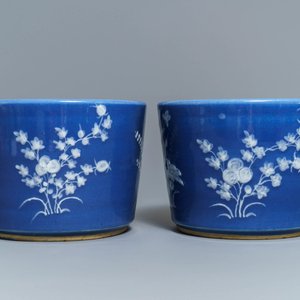 A pair of Chinese blue-ground slip-decorated jardinières, 19th C. — photo 1