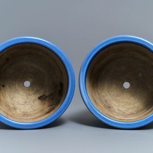 A pair of Chinese blue-ground slip-decorated jardinières, 19th C. — photo 5