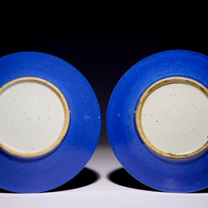 A pair of Chinese blue monochrome dishes, 19th C. — 照片 2