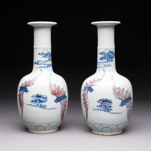 A pair of Chinese blue, white and copper-red 'bats among the clouds' vases, 19th C. — photo 1