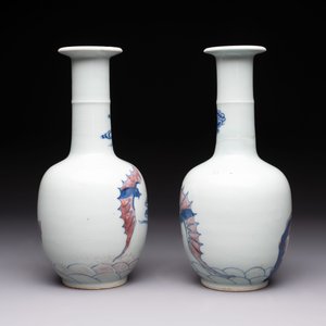 A pair of Chinese blue, white and copper-red 'bats among the clouds' vases, 19th C. — photo 2