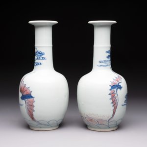 A pair of Chinese blue, white and copper-red 'bats among the clouds' vases, 19th C. — photo 4
