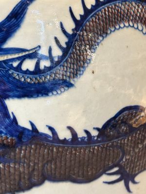 A pair of Chinese blue, white and copper-red 'dragon' fish bowls, Qianlong — 照片 11