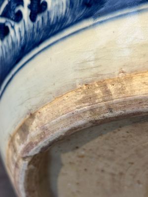 A pair of Chinese blue, white and copper-red 'dragon' fish bowls, Qianlong — 照片 31