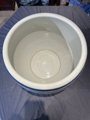 A pair of Chinese blue, white and copper-red 'dragon' fish bowls, Qianlong — 照片 6