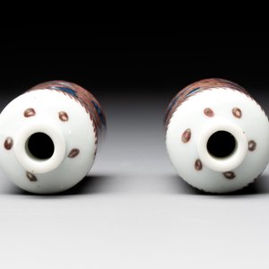 A pair of Chinese blue, white and copper-red 'mythical beasts' and a famille rose 'grasshopper' snuff bottle, Yongzheng and Daoguang mark, 19th C. — photo 7