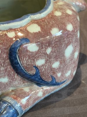 A pair of Chinese blue, white and copper-red stag-shaped jardinières, 19th C. — photo 23