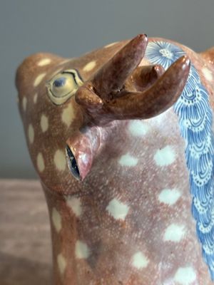 A pair of Chinese blue, white and copper-red stag-shaped jardinières, 19th C. — photo 25