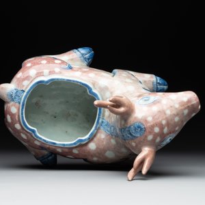A pair of Chinese blue, white and copper-red stag-shaped jardinières, 19th C. — photo 12