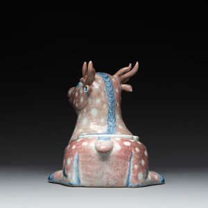 A pair of Chinese blue, white and copper-red stag-shaped jardinières, 19th C. — photo 9